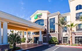 Holiday Inn Express & Suites Eureka By Ihg